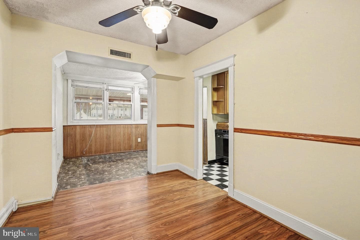 637 Hamilton Street NW photo 9