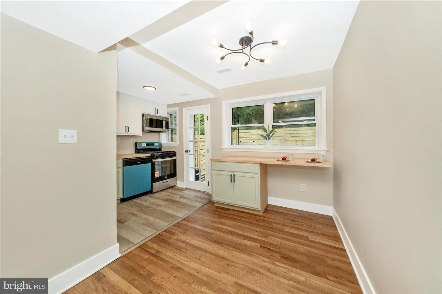 5045 Sheriff Road NE photo 10