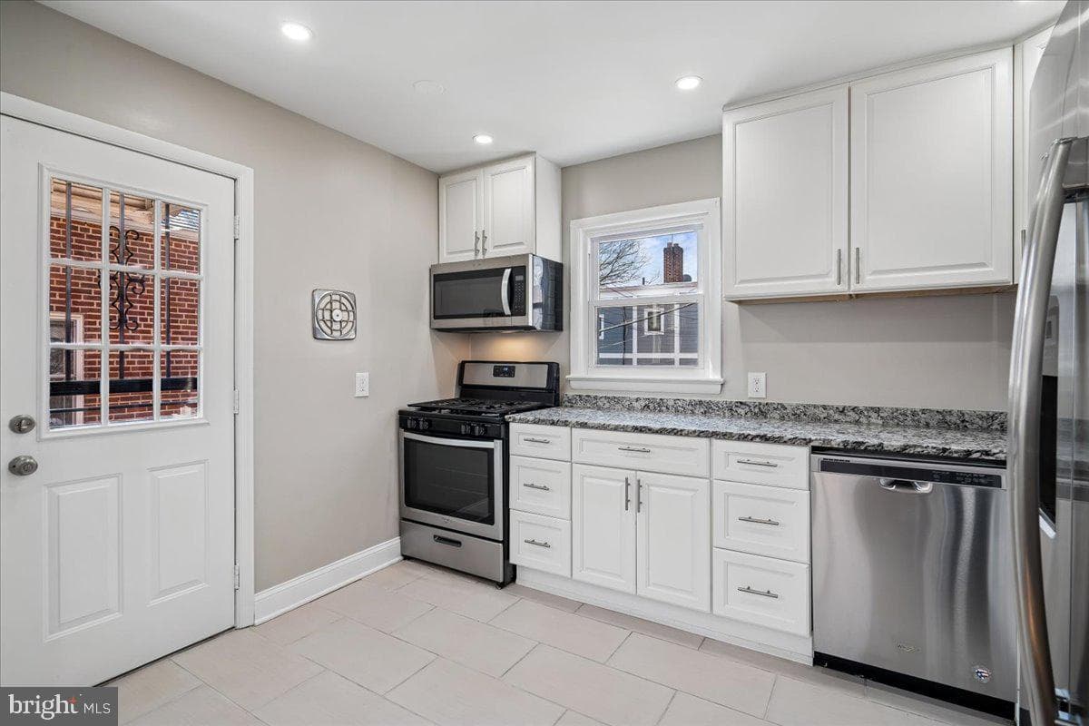 725 Croissant Place SE photo 14