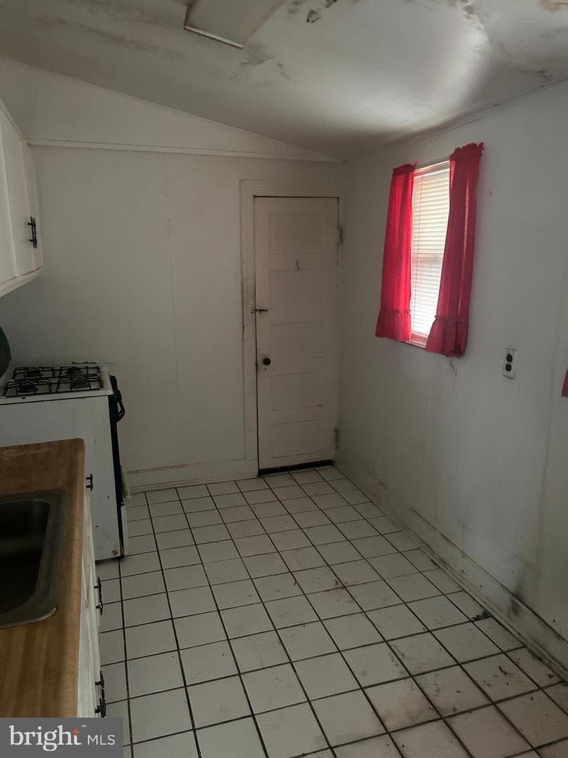 917 47th Place NE photo 10