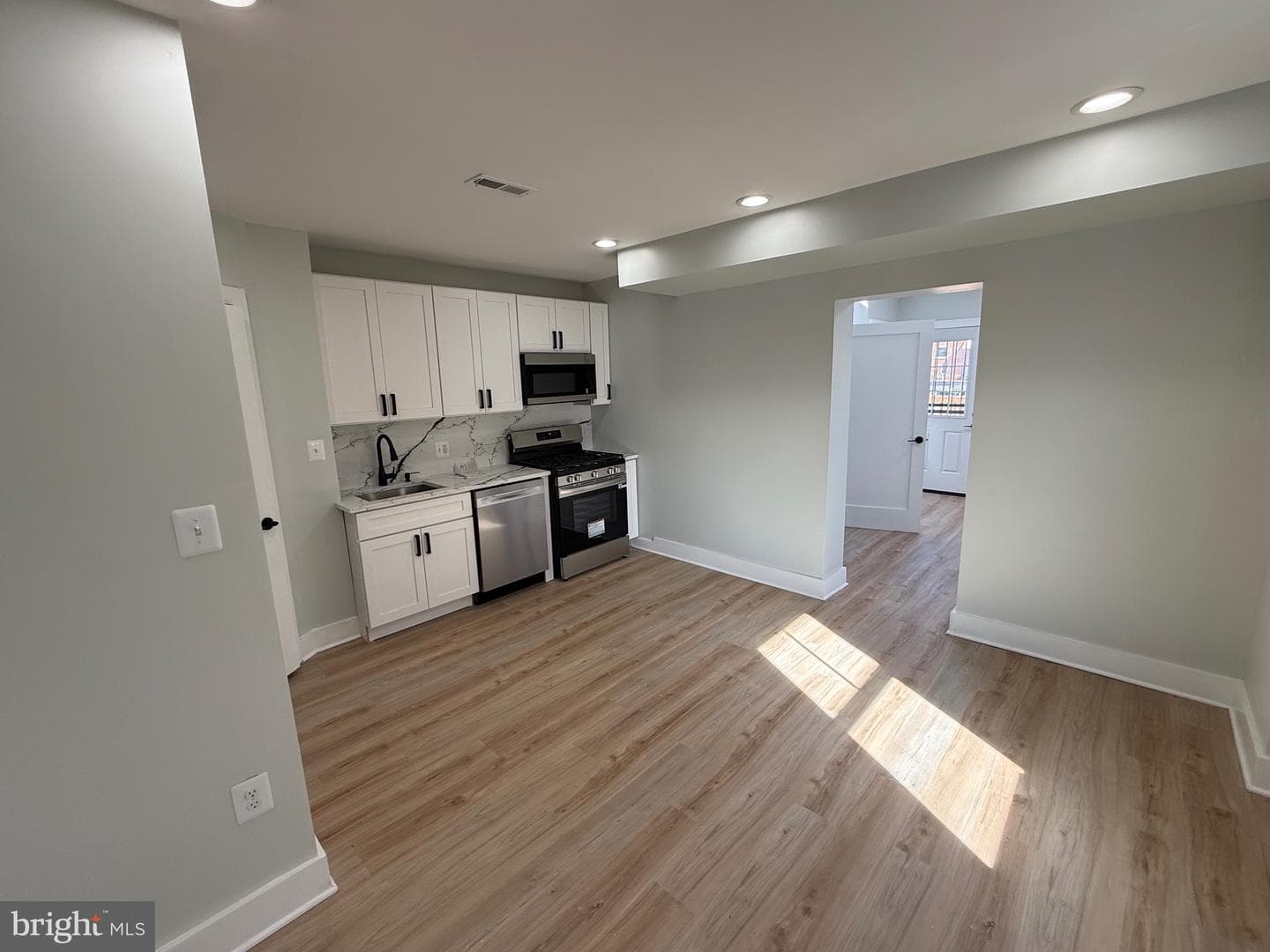 5049 8th Street NE photo 8