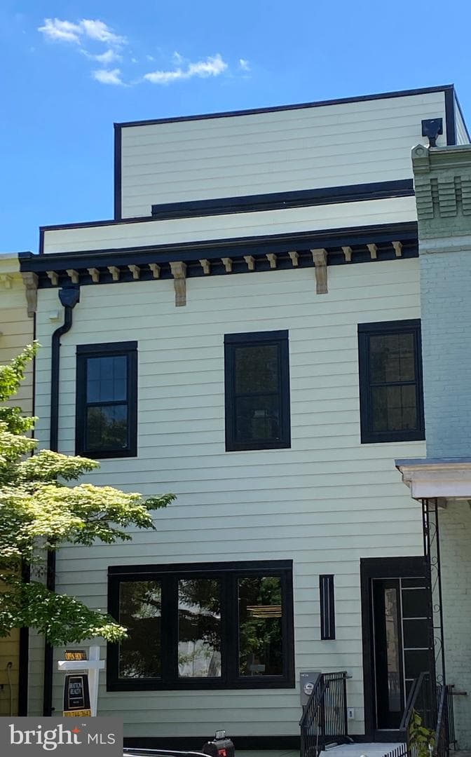 1203 G Street NE photo 3