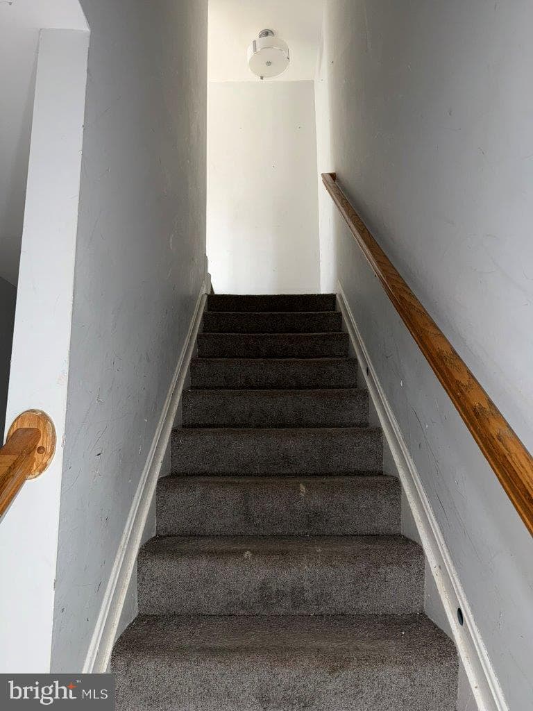 883 Barnaby Street SE photo 3