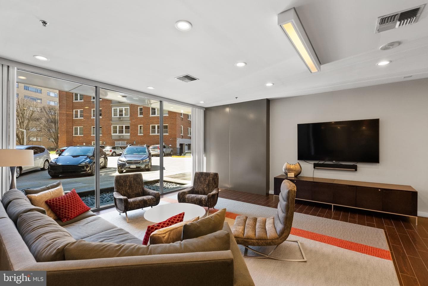 3883 Connecticut Avenue NW #303 photo 34