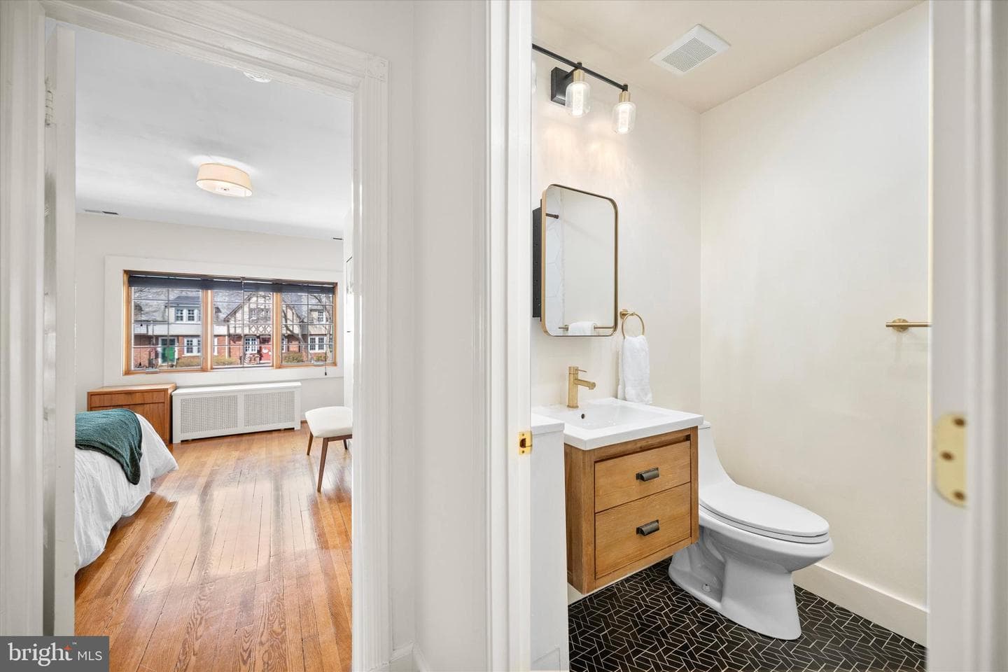 4454 Greenwich Parkway NW photo 14