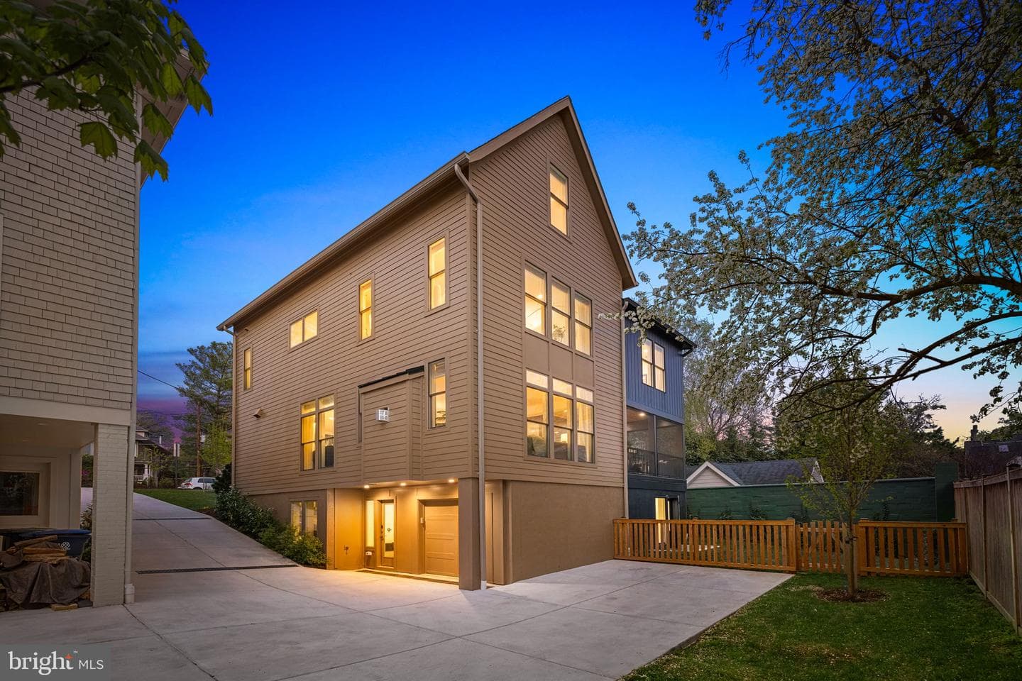 4892 Macarthur Boulevard NW photo 37