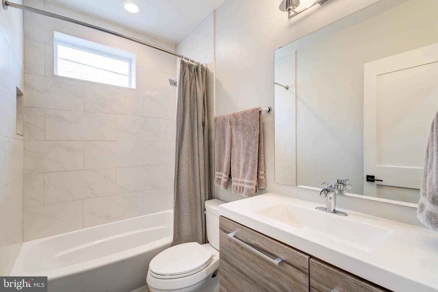 1211 Constitution Avenue NE photo 14