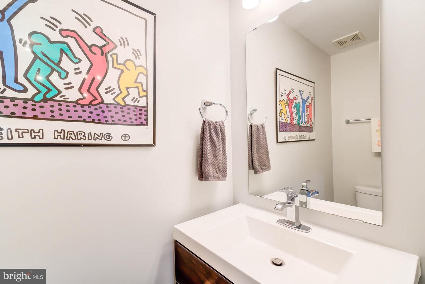 1211 Constitution Avenue NE photo 6
