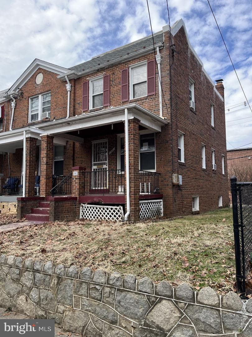 1807 Fort Davis Street SE photo 2