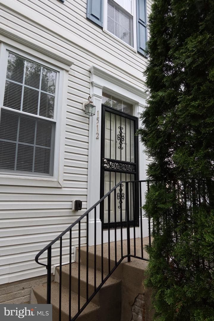 1512 Tanner Court SE photo 2