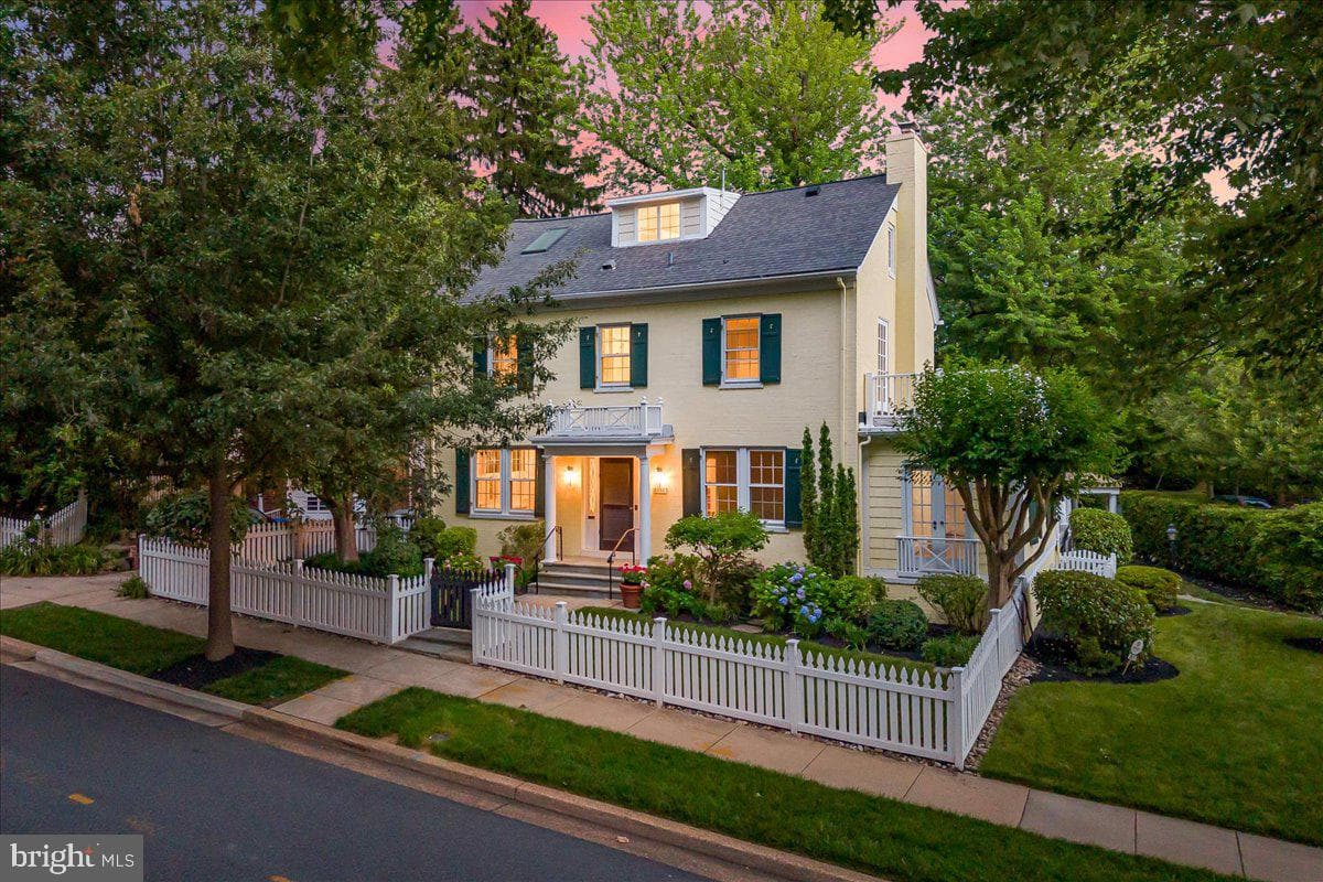 3001 Mckinley Street NW, Washington