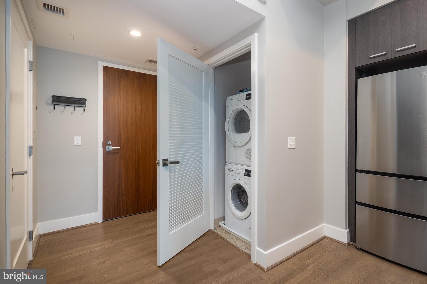525 SW Water Street SW #404 photo 11