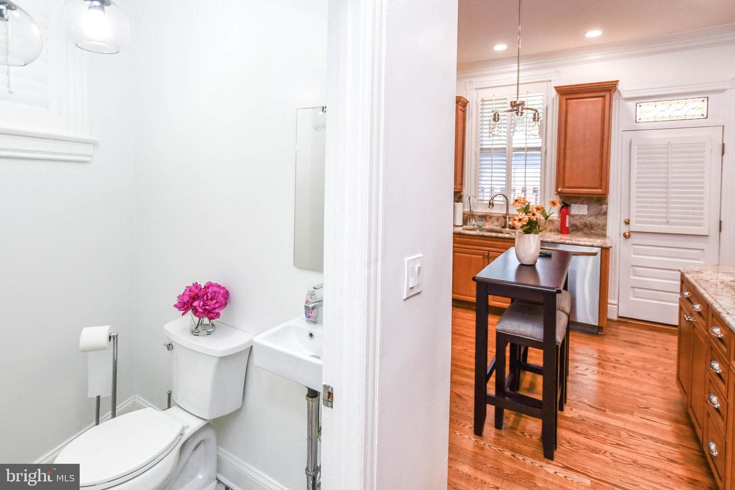 34 R Street NE photo 17