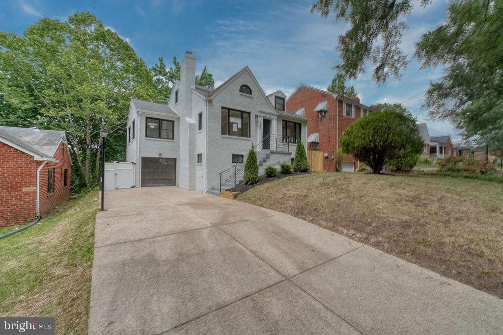 1361 Branch Avenue SE photo 3