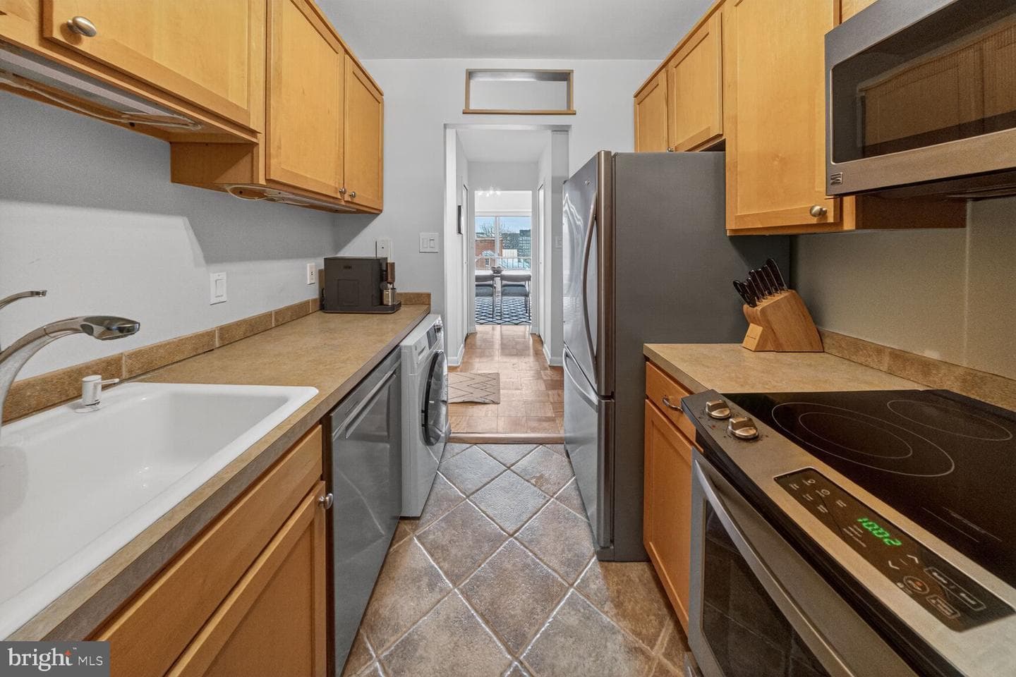 560 N SW #n615 photo 11