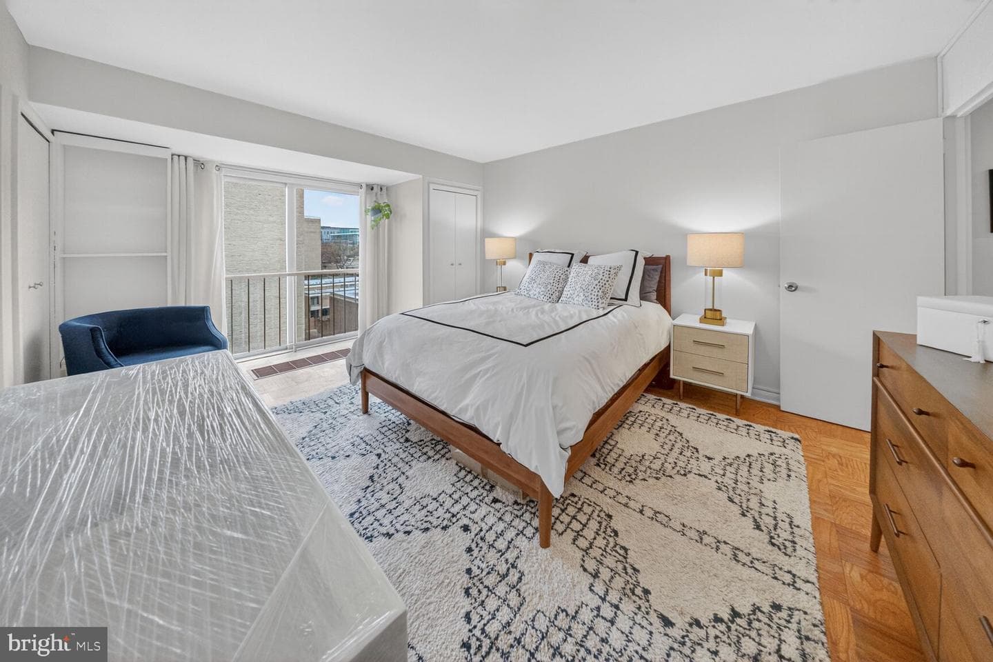 560 N SW #n615 photo 8
