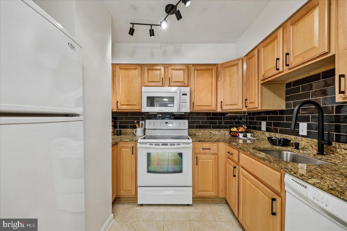 2111 Wisconsin Avenue NW #118 photo 11