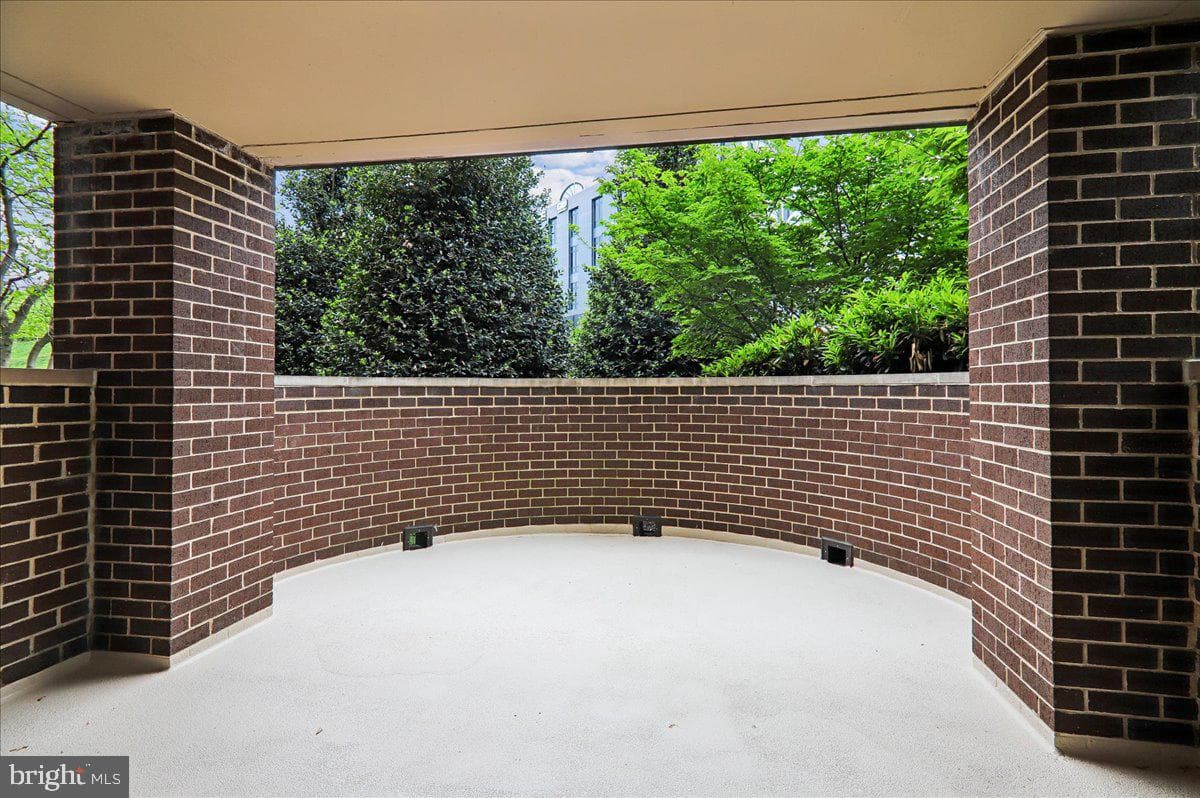 2111 Wisconsin Avenue NW #118 photo 37