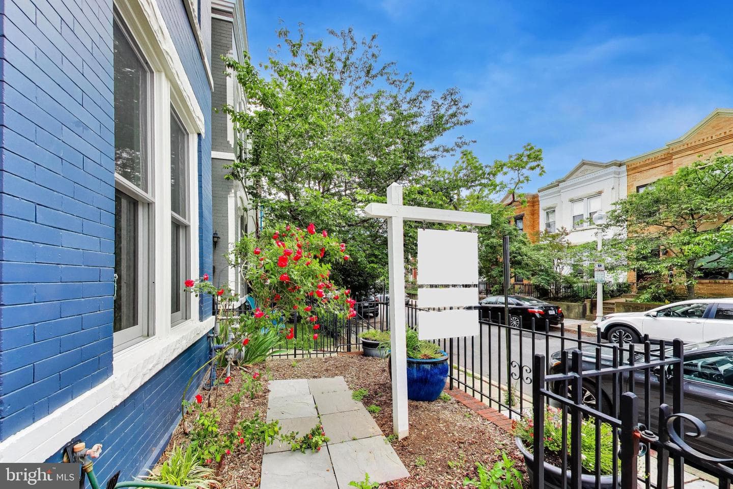 1332 Emerald Street NE photo 4