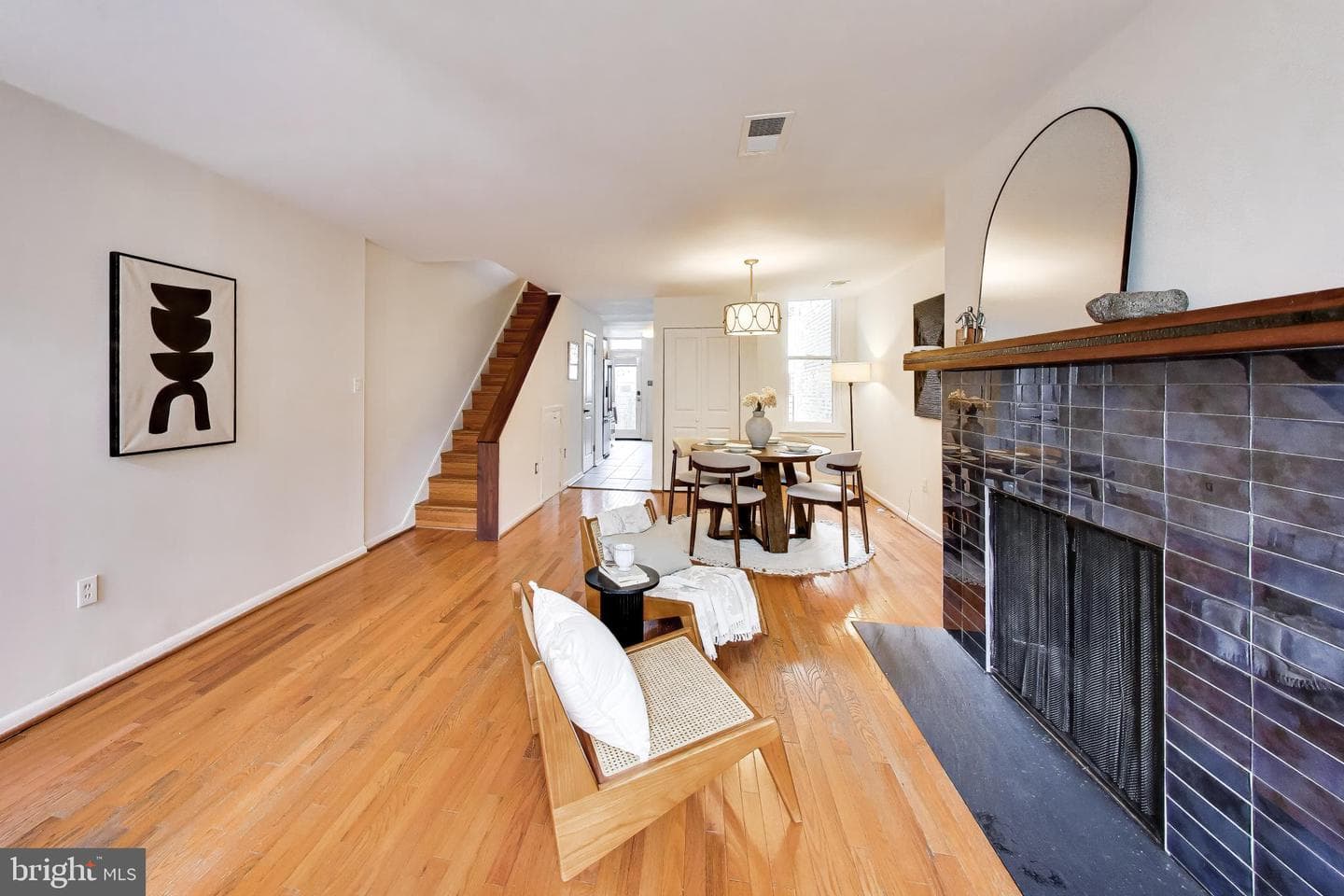 1332 Emerald Street NE photo 9