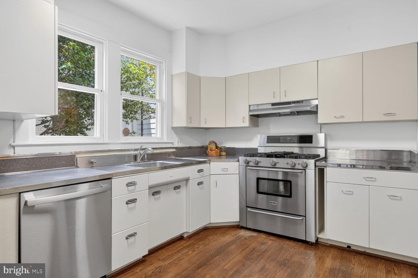4425 P Street NW photo 9