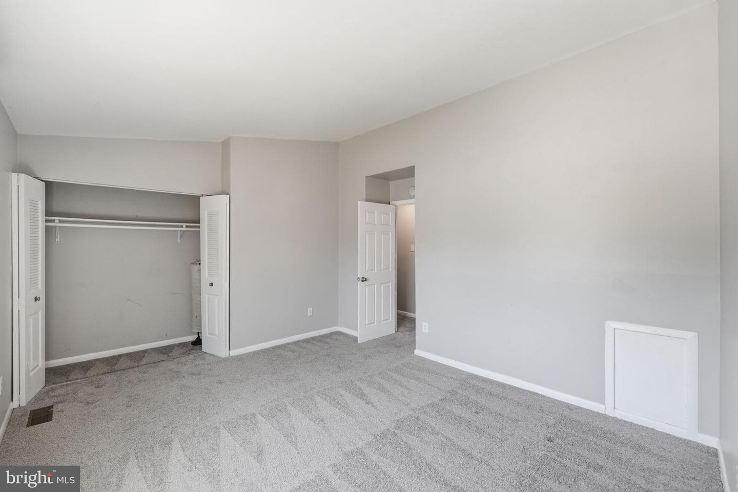 1102 Barnaby Terrace SE photo 11