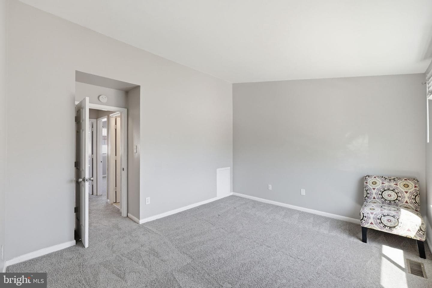 1102 Barnaby Terrace SE photo 6