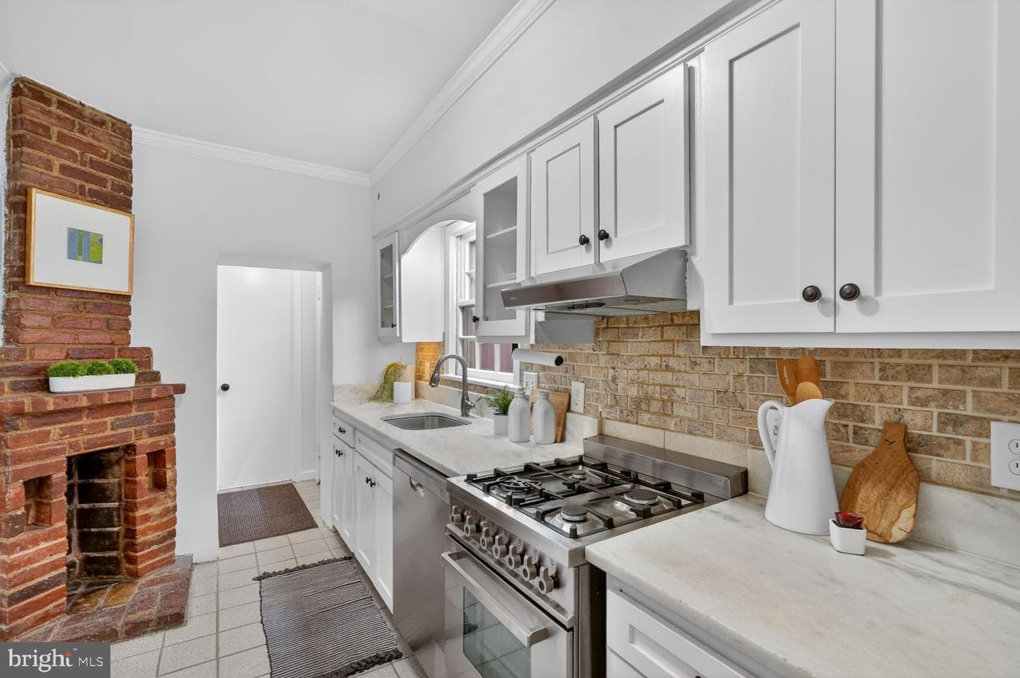 142 D Street SE photo 10
