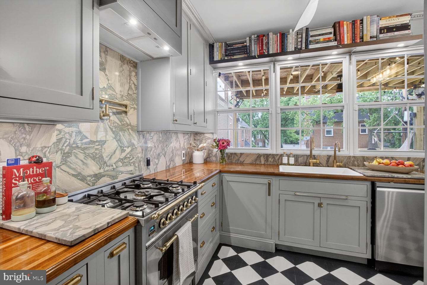 1395 Sheridan Street NW photo 8