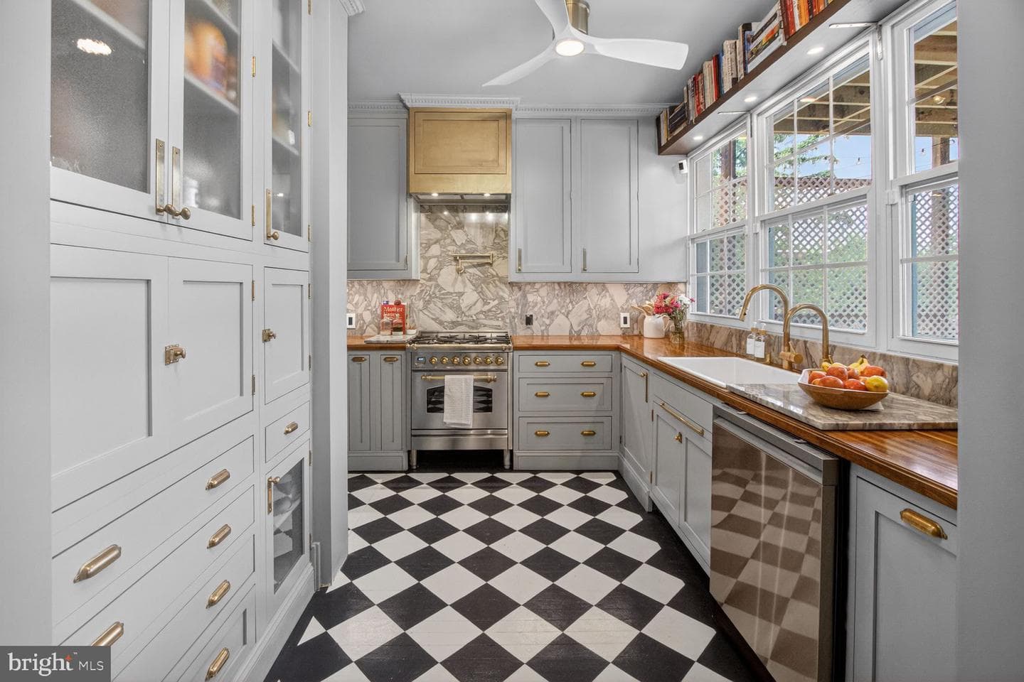 1395 Sheridan Street NW photo 9
