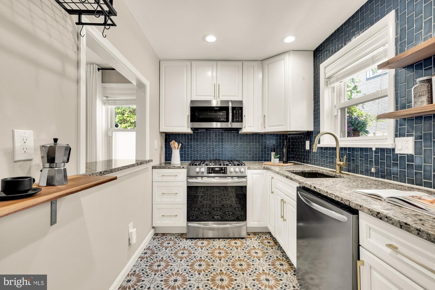 410 Franklin Street NE photo 16