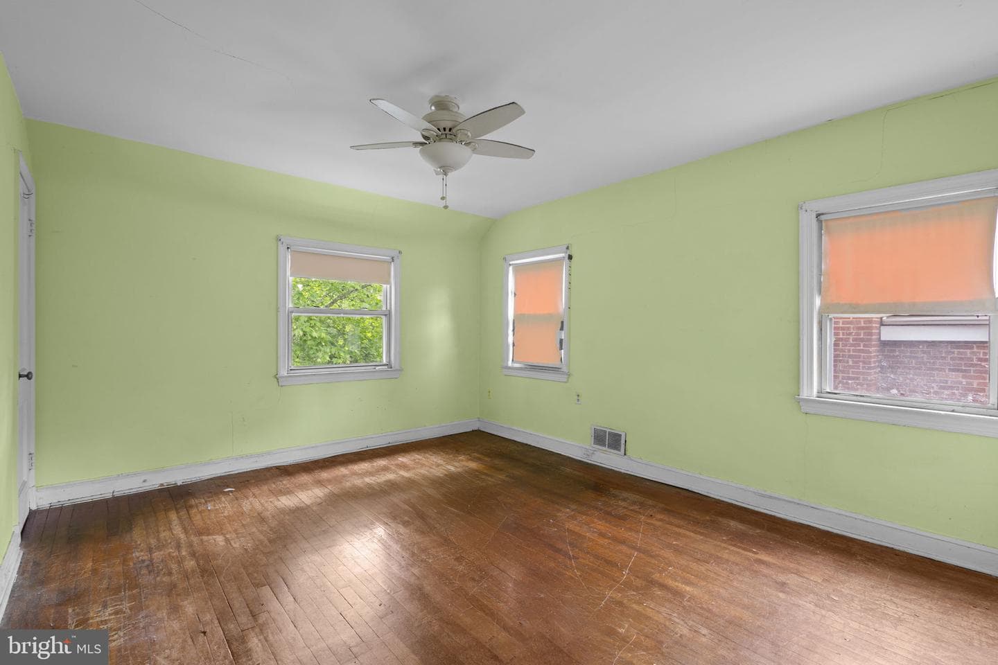 1711 Girard Street NE photo 12