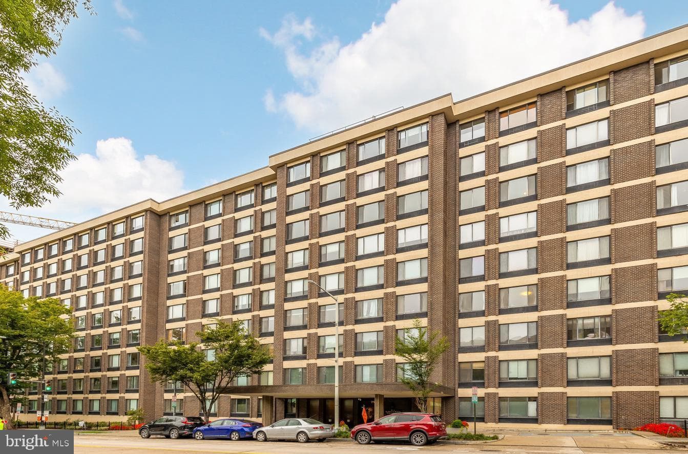 2501 Calvert Street NW #310 photo 12
