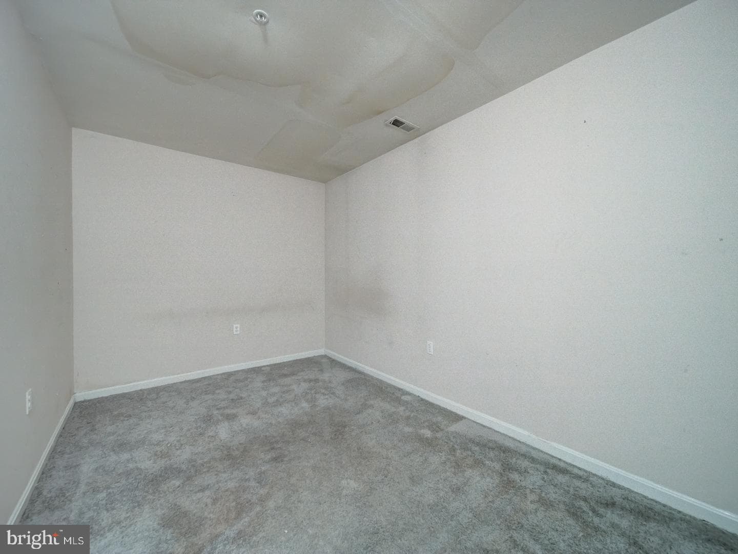 881-A Barnaby Street SE photo 5