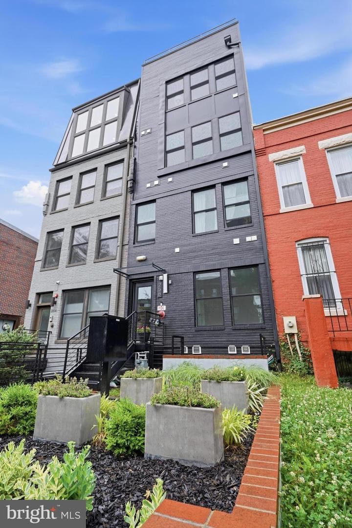 256 15th Street SE #7 photo 3