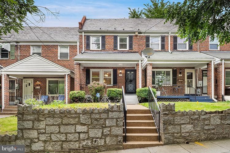 44 Crittenden Street NE photo 2
