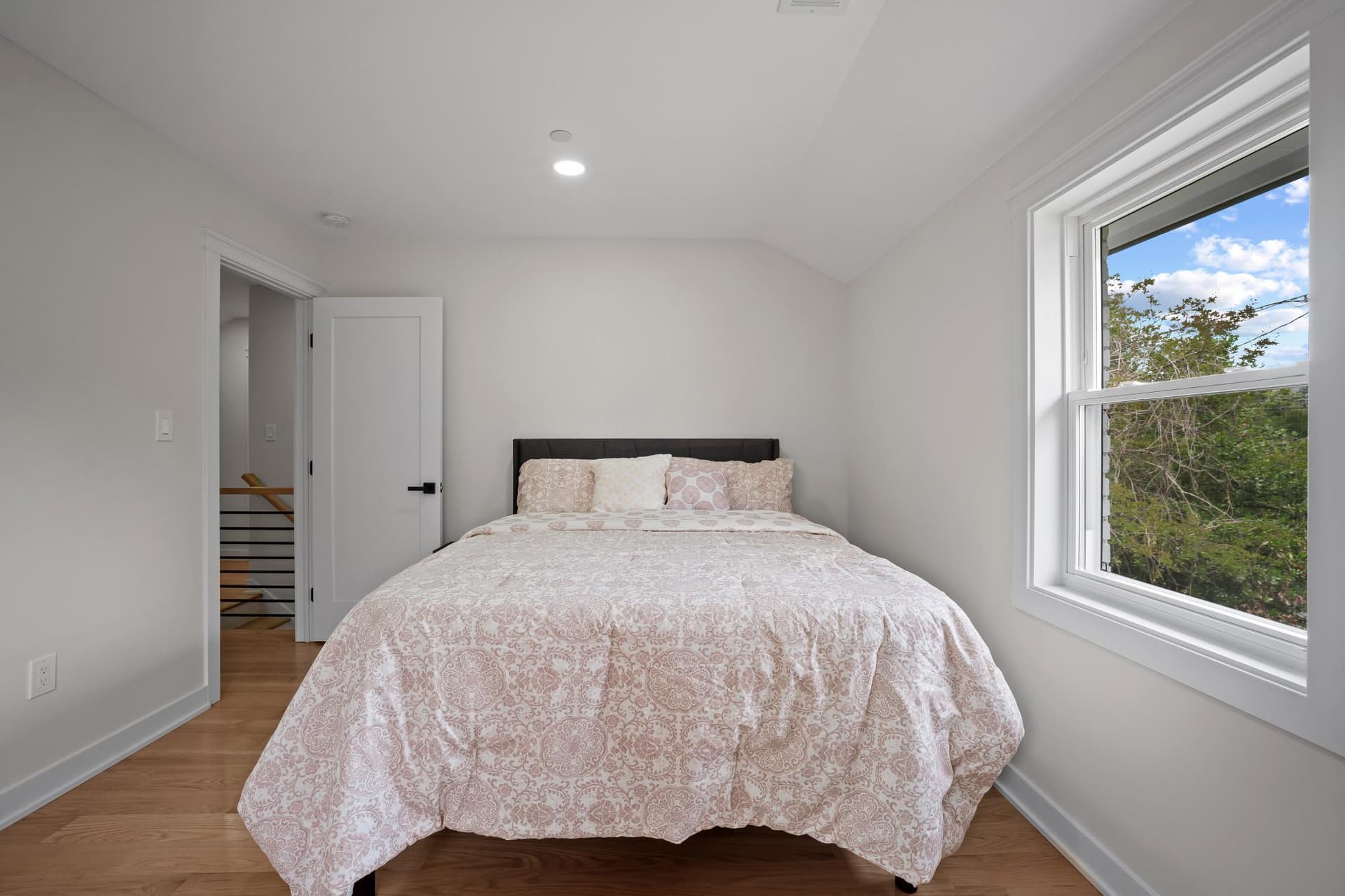 2831 Otis Street NE photo 46