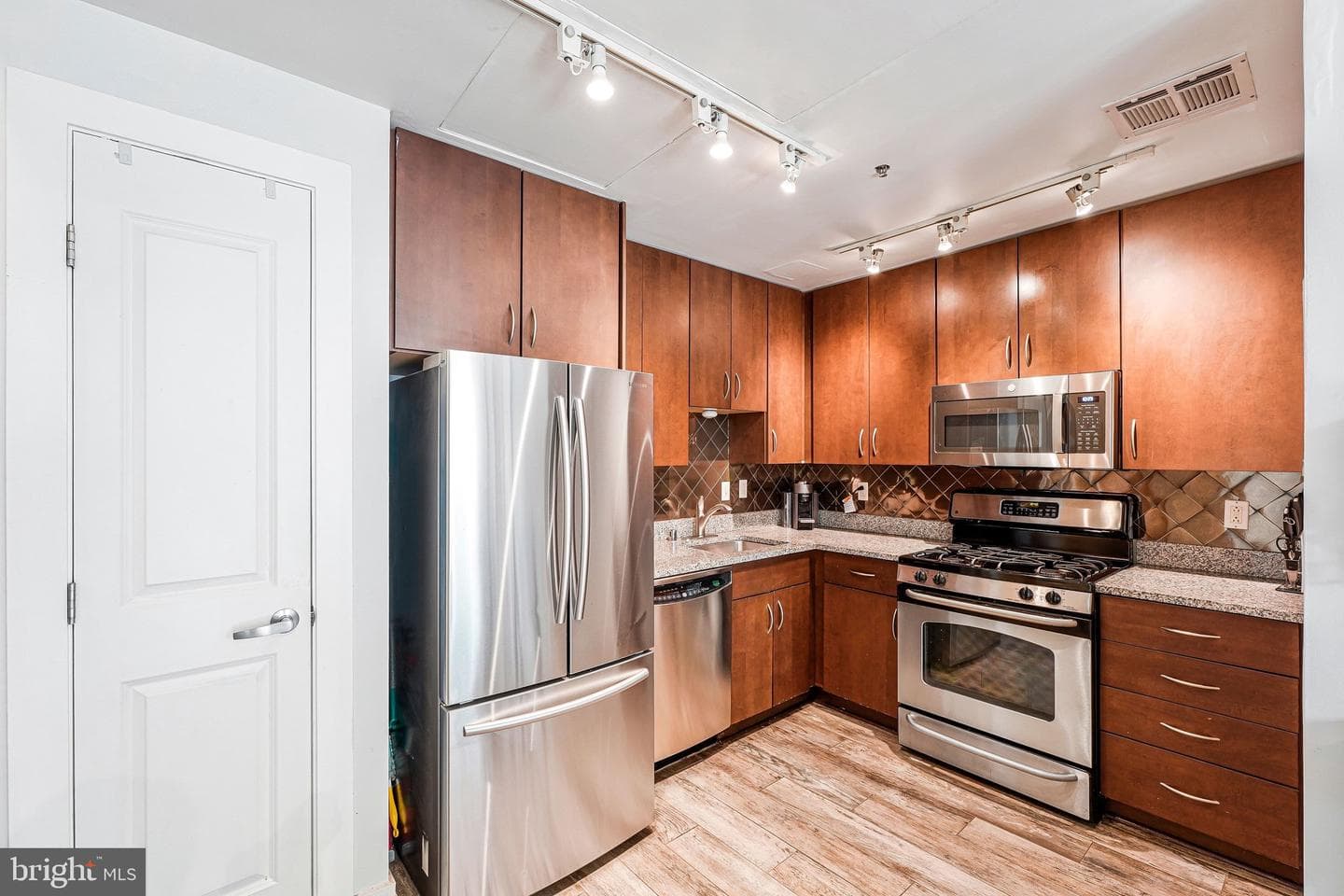 301 Massachusetts Avenue NW #103 photo 9