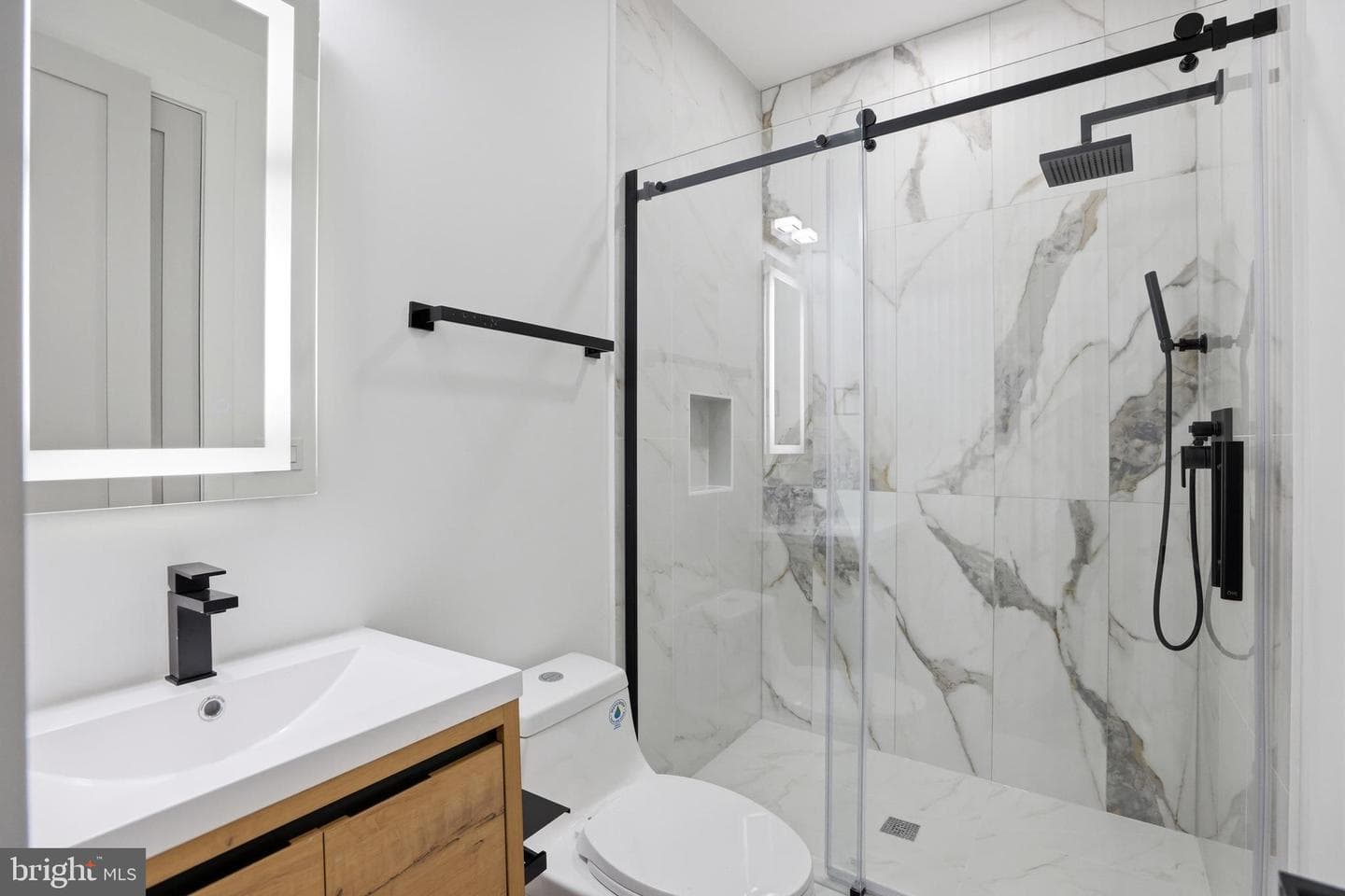 1140 Oates Street NE #101 photo 24
