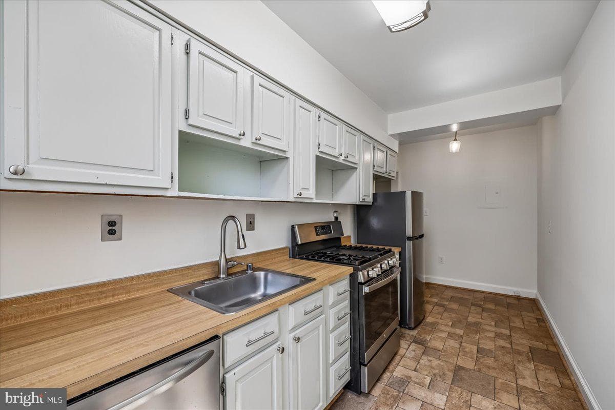 4481 Macarthur Boulevard NW #204 photo 12