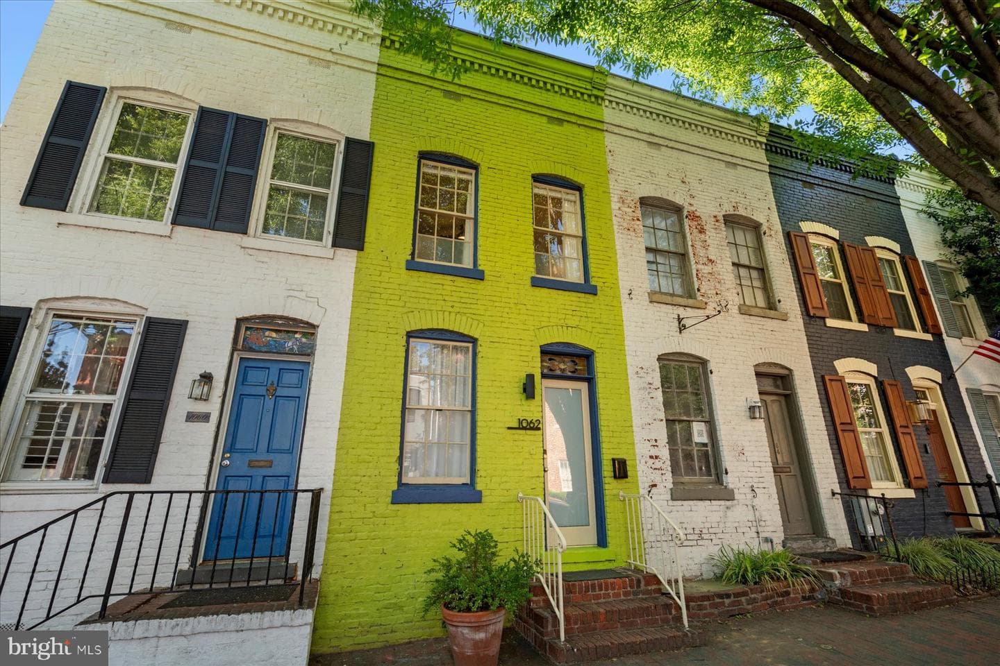 1062 Thomas Jefferson Street NW photo 2
