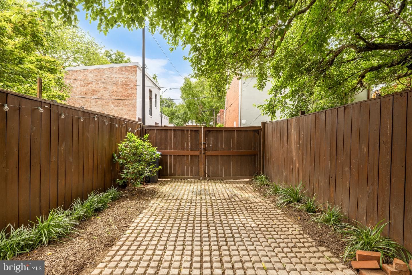 647 A Street SE photo 18