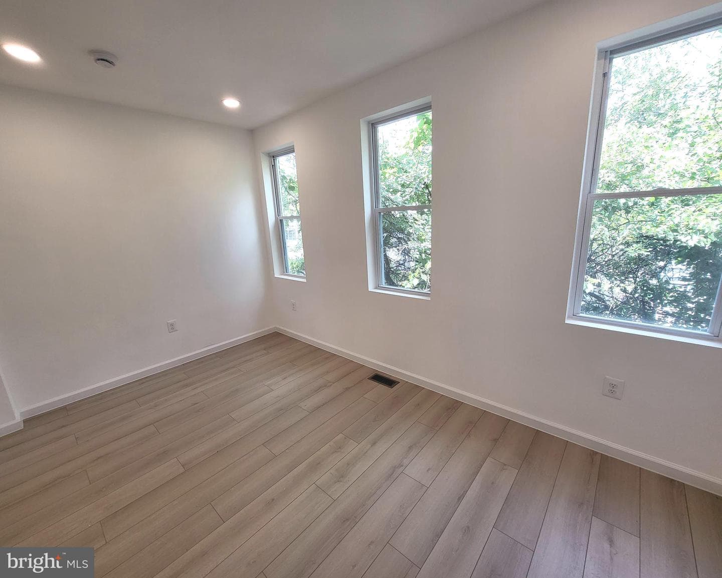 562 24th Street NE photo 23