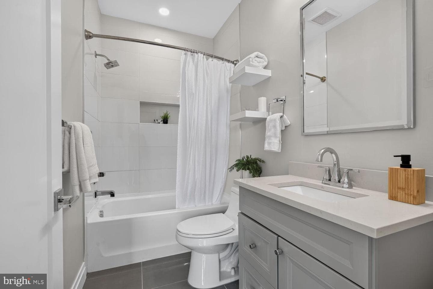 1102 Staples Street NE #301 photo 15