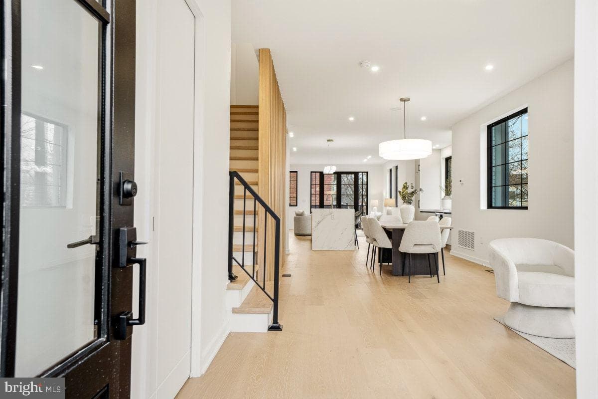 3554 T Street NW photo 4