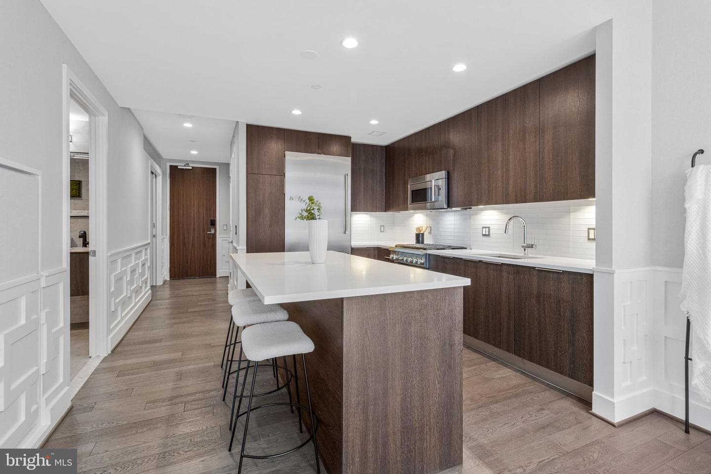 45 Sutton Square SW #605 photo 8