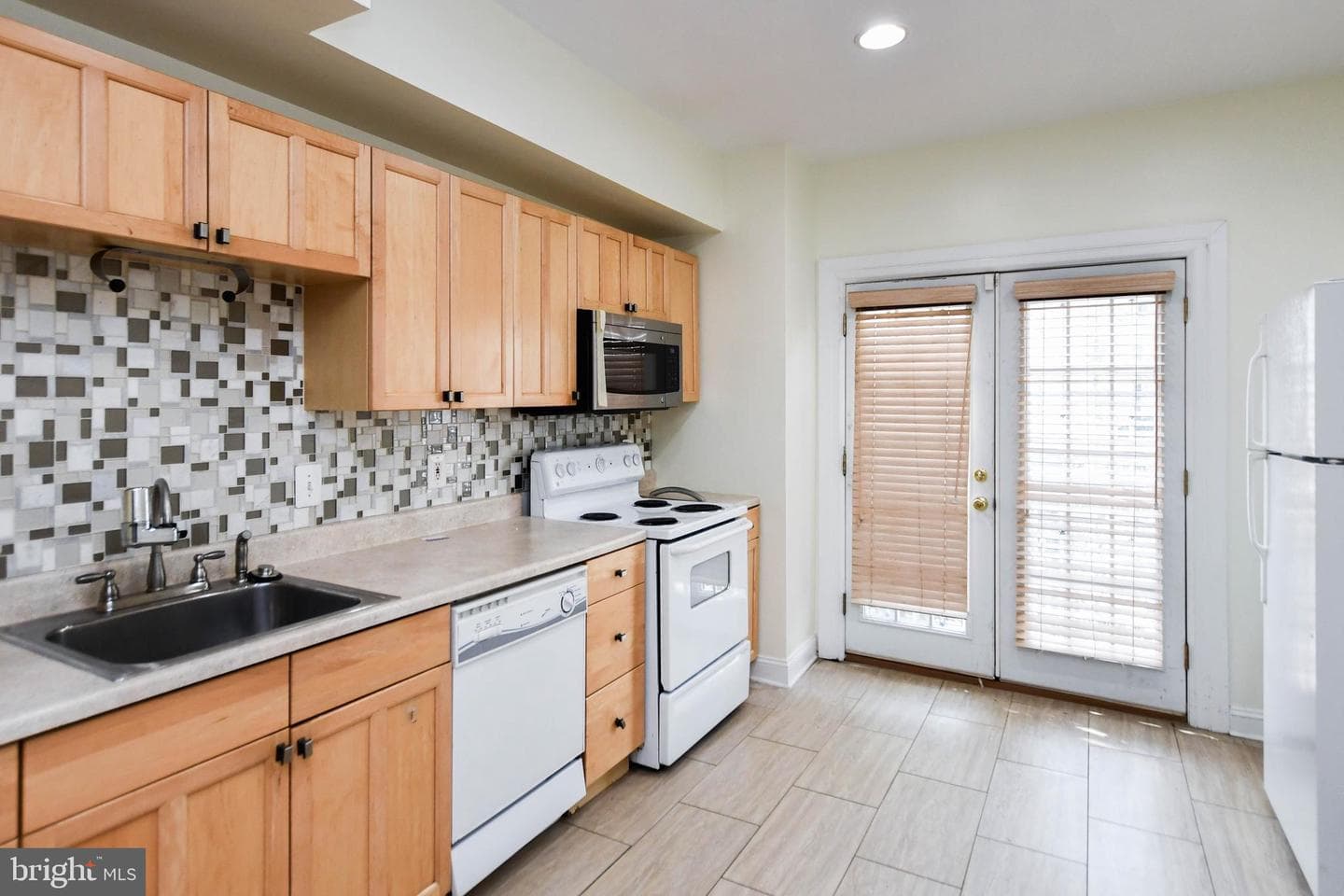 1651 Gales Street NE photo 10