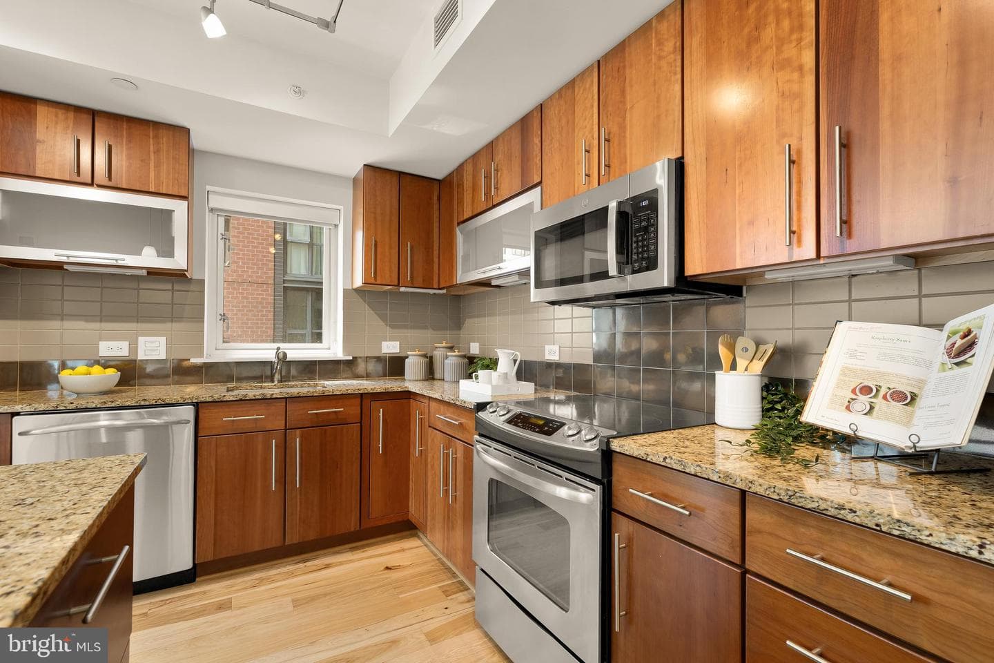 1025 1st Street SE #406 photo 16