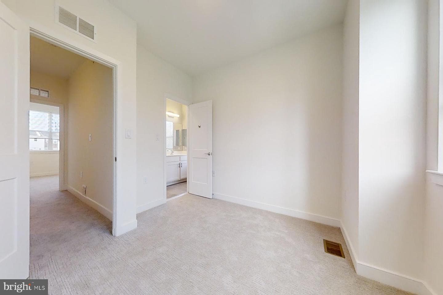 4910 East Capitol NE photo 32