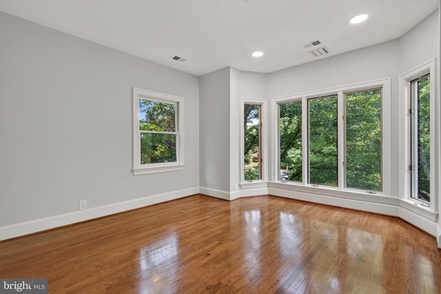5430 Chevy Chase Parkway NW photo 32